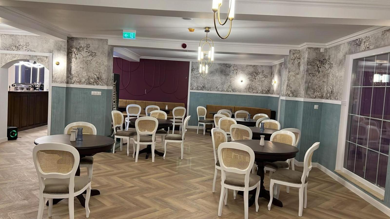 Colina Restaurant & Events Hotell Bistriţa Exteriör bild