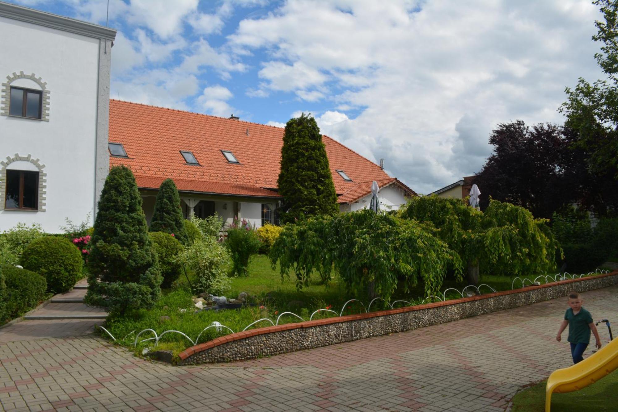 Colina Restaurant & Events Hotell Bistriţa Exteriör bild